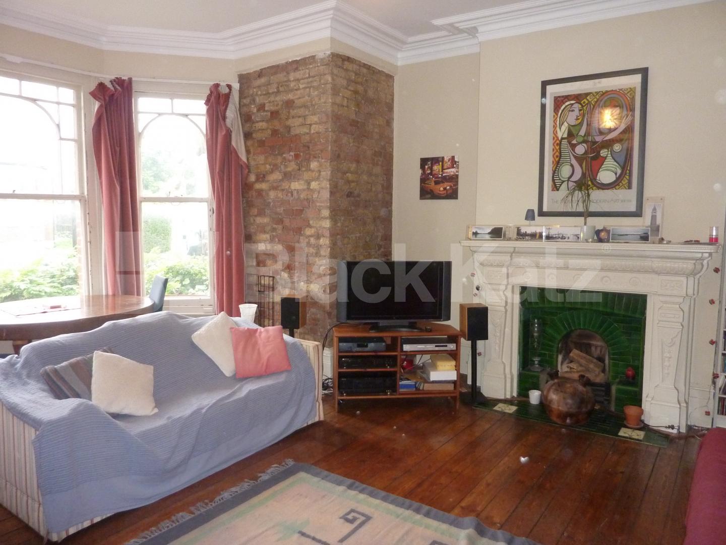 			MUST SEE !!!, 4 Bedroom, 1 bath, 1 reception Flat			 Stapleton Hall Road, FINSBURY PARK N4